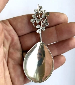 Silver Caddy Spoon CHESTER 1895 Stokes & Ireland - Antique Irish Shamrock ☘️ - Picture 1 of 6