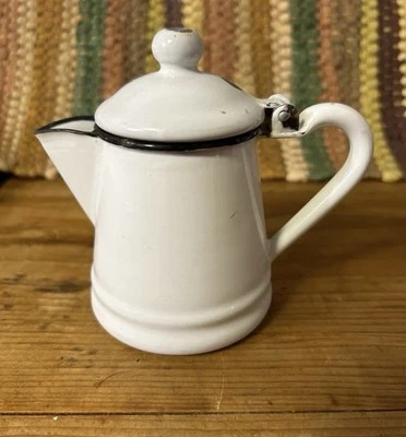 Antigua cafetera blanca de granito/esmalte muestra de vendedor Foto 1 de 4