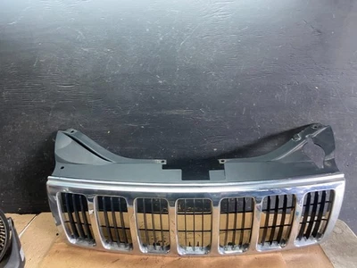 2005 2006 2007 Jeep Grand Cherokee Front Upper Grill Grille OEM  q9938 DG - Image 1 of 4