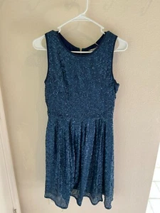 JENNIFER LOPEA-GRÖSSE MITTELBLAU PAILLETTEN FORMELL/COCTAIL KLEID FÜR DAMEN - Bild 1 von 2