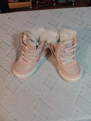 OshKosh B'Gosh Toddler High Top Boot Farrah Ankle 5M Faux  Fur Metallic Pink - Image 1 of 4