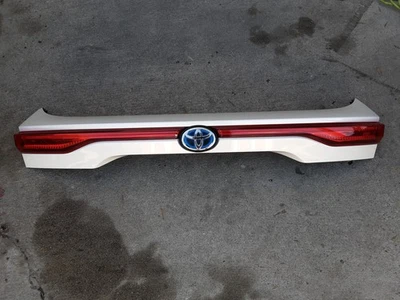 Toyota Venza 2021 luz trasera con puerta levadiza acabado panel adorno 76801-48540 OEM Foto 1 de 4