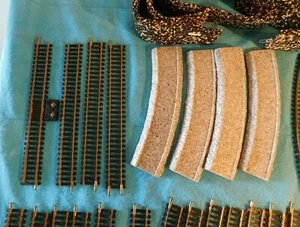 Atlas HO Train Track 20 Curve 9.5'' + 8 Straight 9'' + 1 Crossing + Roadbed - Picture 1 of 8