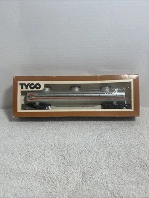 Tyco 62’ Triple Dome Tank Car Oil Tanker Gulf 357 B HO Scale - Image 1 of 4
