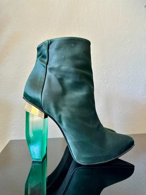 Raras botas de tacón Miista Amaya verde satinado/dorado transparentes Lucite/Perspex Foto 1 de 4