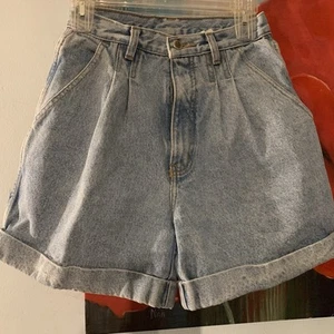 Vtg BILL BLASS Mom DENIM Shorts High Waist Pleated Front Cuffed Size W24 0 1 - Picture 1 of 6