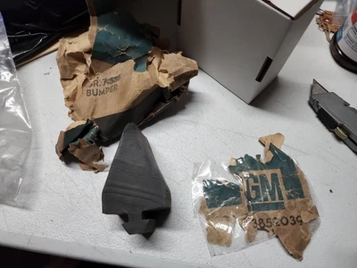 Para-choque de suspensão Chevrolet Corvair Chevy Van G-3 CP-12 1973 1974 NOS GM 3852039 - Imagem 1 de 4