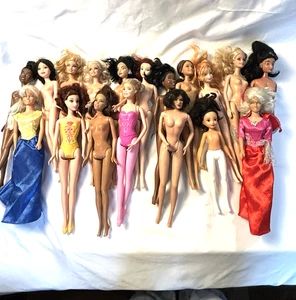 Lote de 18 muñecas Barbie Mattel, sin marca y princesas Disney restauradas o repuestos - Imagen 1 de 9