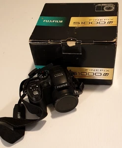 FUJIFILM FinePix S1000fd 10.0 MP 12x Optical Zoom Digital Camera + Original Box. - Picture 1 of 11