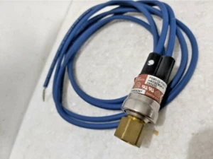 TEXAS INSTRUMENTS PS80-02-F0075 CARRIER HKO2ZB041A PRESSURE SWITCH - Picture 1 of 2