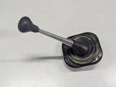 Plymouth Arrow 1977 palanca de cambios manual Mitsubishi Celeste 1976 1978 Foto 1 de 4