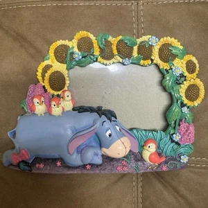 Neuwertiger Vintage Disney Winnie Puuh Bilderrahmen Eeyore 3D Sonnenblumen Vögel - Bild 1 von 4