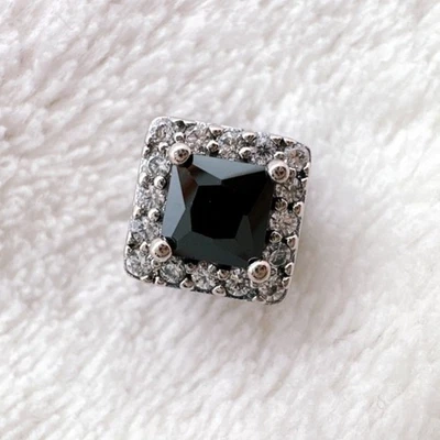 Dije cuadrado de plata 925 con resplandor geométrico de circonita cúbica negro y transparente se adapta a pulsera de momentos Foto 1 de 4