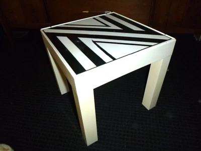Vtg 70s Plastic Parsons Table Black & White Geometric Design 14" x 14" - Image 1 of 4
