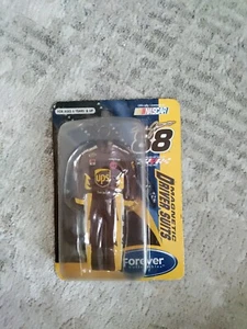 Dale Jarrett 2004 UPS #88 traje de conductor magnético imán de refrigerador 4,5" nuevo - Imagen 1 de 3