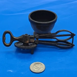 Vintage DURHAM INDUSTRIES Die-Cast Metal MINIATURE Mixer & Bowl - Picture 1 of 7