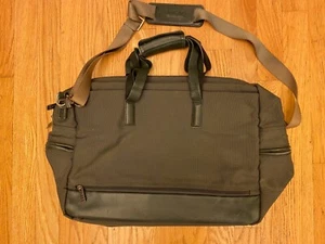 TUMI USA Green Nylon/Black Leather Trim Weekender Carry On Bag + Strap 16x11x6" - Picture 1 of 3