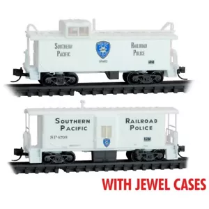 Micro-Trains N 98300212 Southern Pacific RR Police Caboose Set Freight Car - Picture 1 of 3
