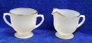 Fire King Ofengeschirr weiß Wirbel Milchglas Goldrand Milchkännchen & Zuckerdose - Bild 1 von 3