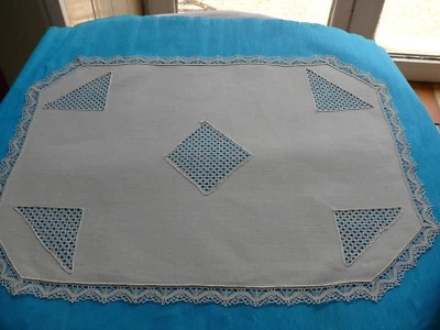 Ancien napperon en lin écru broderies fils tirés bordure dentelle aux fuseaux  - Photo 1/4