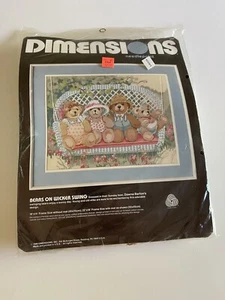 DE COLECCIÓN 1988 OSOS EN UN COLUMPIO DE MIMBRE DIMENSIONES PUNTA DE AGUJA LANA PURA - Imagen 1 de 6