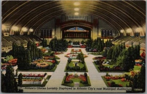 Postal ""Auditorio Municipal"" de Atlantic City, Nueva Jersey década de 1940 espectáculo de flores escena lino - Imagen 1 de 2