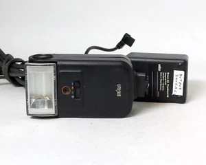 Braun Model 2000 F022 Electronic Flash Universal 35mm SLR film camera As Is - Picture 1 of 2