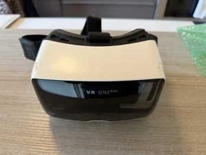 Zeiss - VR One Plus Headset - Virtual Reality Goggles - Picture 1 of 3