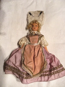 poupée folklorique -- celluloid - Picture 1 of 5
