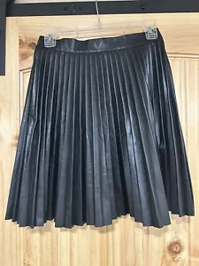 NWT Faux Leather Pleated Skirt Size Small - Picture 1 of 5