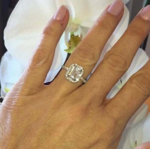 2.15ct Esmeralda Corte Diamante Imitación Halo Alianza 18K Bañado en Oro Blanco - Imagen 1 de 4