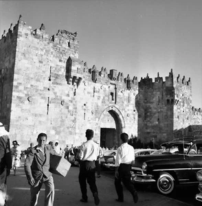 JÉRUSALEM c. 1960 - Autos  Porte de Damas Jordanie - Négatif 6 x 6 - JOR 25 - Picture 1 of 1