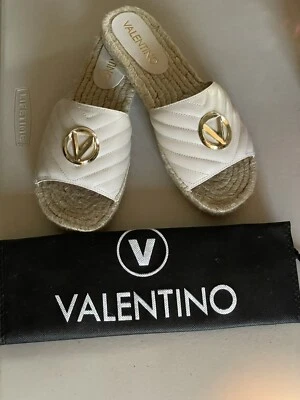 Sandália VALENTINO BY MARIO VALENTINO CLAVEL ESPADRILLE SLIDE EM CREME TAMANHO 9 - Imagem 1 de 4