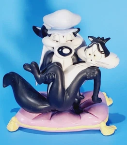 Pepe Le Pew Zie Broken Heart Love Looney Tunes Spotlight Collection Warner Bros - Picture 1 of 17