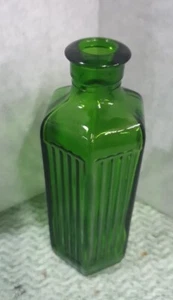 Vintage Green Hexagonal Ribbed Glass Poison Bottle 6 Oz - Picture 1 of 12