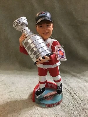 2002 Forever LIC ROBITAILLE #20 Detroit Red Wings STANLEY CUP 8” Bobble Head - Image 1 of 4