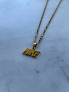 Nike Halskette - NIKE Anhänger - 20" Gold dünne Kette - Geschenk für Ihn - Unisex - Bild 1 von 3