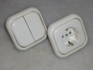 Busch & Jäger LX in cremeweiß Steckdose, Serienschalter + zwei 1-Fach Rahmen - Bild 1 von 6