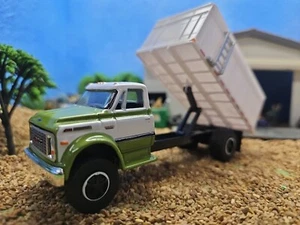 1970 CHEVEROLET Chevy C60 grain truck 1/64 ERTL FARM GREENLIGHT c70 TRACTOR DUMP - Picture 1 of 12