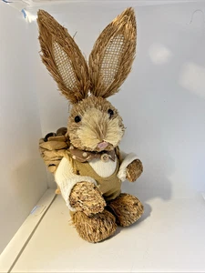 Stroh geflochtener Hase mit Korb mit Eiern - Bild 1 von 7