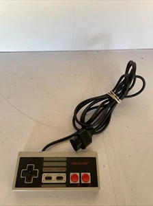 Original Nintendo NES Controller Model NES-004 Tested - Picture 1 of 2