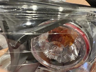 Faro halógeno lado conductor TYC®, con bombilla(s), Volvo XC70 2005-2007 Foto 1 de 4