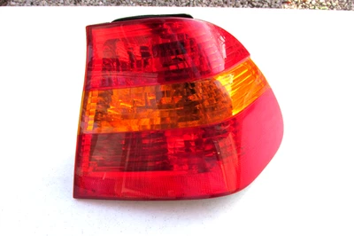 Conjunto de luz trasera exterior derecha⭐pasajero 02-05 BMW 325i 330i sedán⭐¡ENVÍO RÁPIDO!! Foto 1 de 4