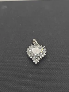 Colgante corazón de plata de ley y circonitas cúbicas Stauer - Imagen 1 de 4