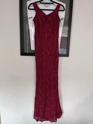 Hermoso vestido rojo PROM Quiz Foto 1 de 3