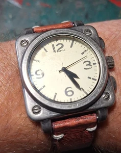 MENS VINTAGE LOOK WATCH - Picture 1 of 4