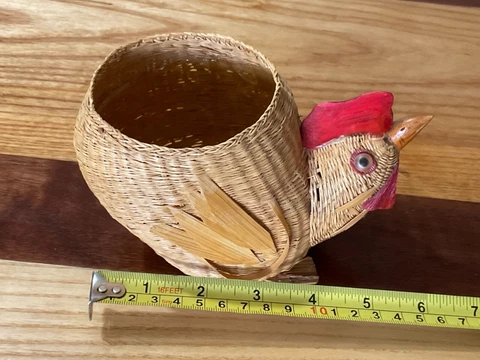 Vintge Wicker Chicken Basket w/ Plastic Liner 6”L x 4”H x 3.5”W. (#1) Cover