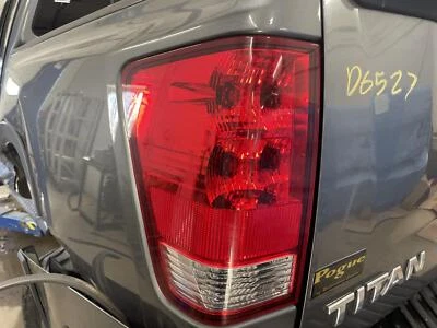 Conjunto de luz trasera izquierda usada se adapta a: Nissan Titan 2015 cuarto panel montado sin ranura Foto 1 de 4