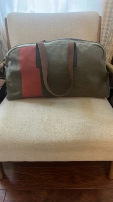 Bolsa Everlane Weekend verde e vermelha - Imagem 1 de 4