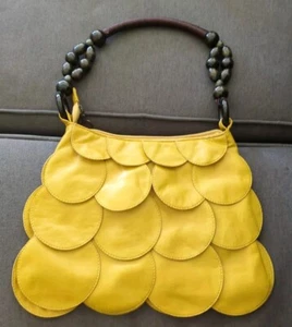 Small Yellow purse - Picture 1 of 16